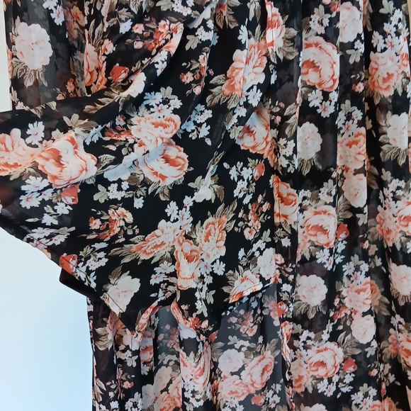 SWS floral romper with train - Picture 2 of 12